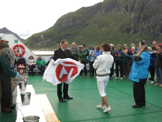 Hurtigruten_2015-06-20_10-30